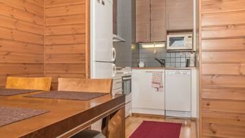 Geladeira, micro-ondas, lava-louças