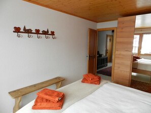 2 bedrooms, Internet