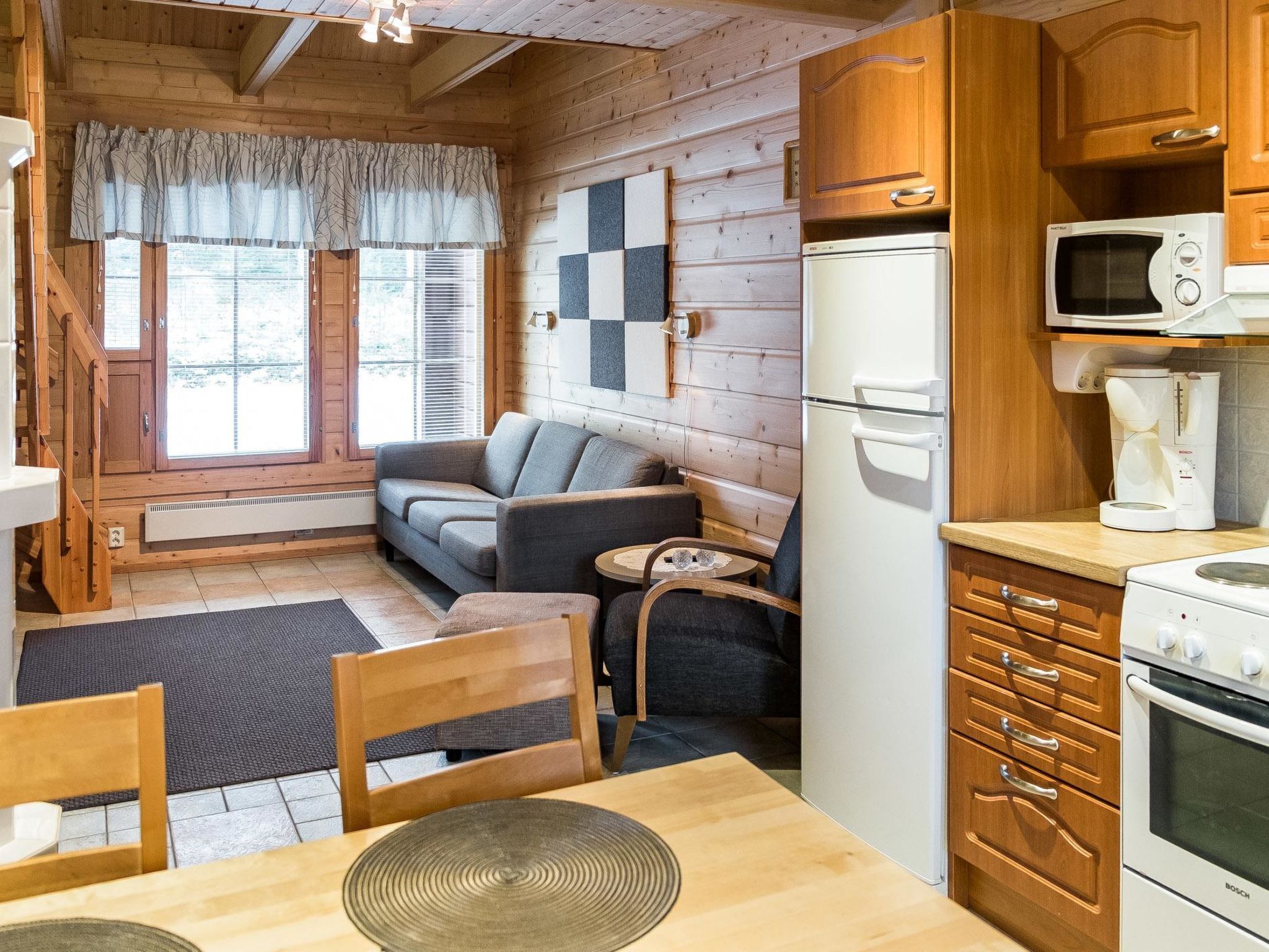 Kühlschrank, Mikrowelle, Geschirrspüler, Kochgeschirr/Geschirr/Besteck