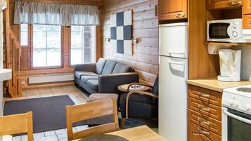 Fridge, microwave, dishwasher, cookware/dishes/utensils