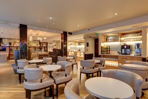 Bar (on property) - hub by Premier Inn London Tottenham Court Road (Goodge Street) (London)