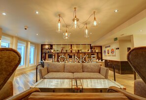 Bar (on property) - hub by Premier Inn London Tottenham Court Road (Goodge Street) (London)