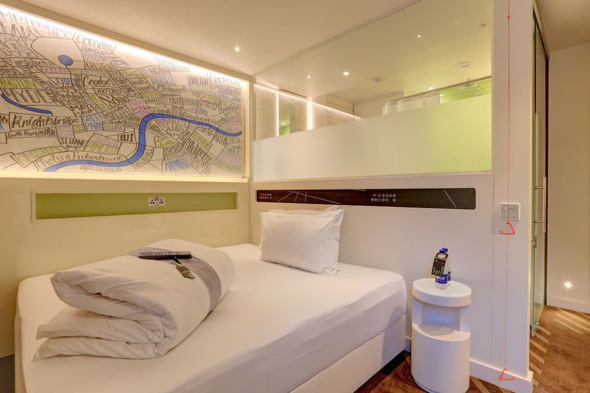 Standard Double Room, Roll-in Shower | Bed sheets