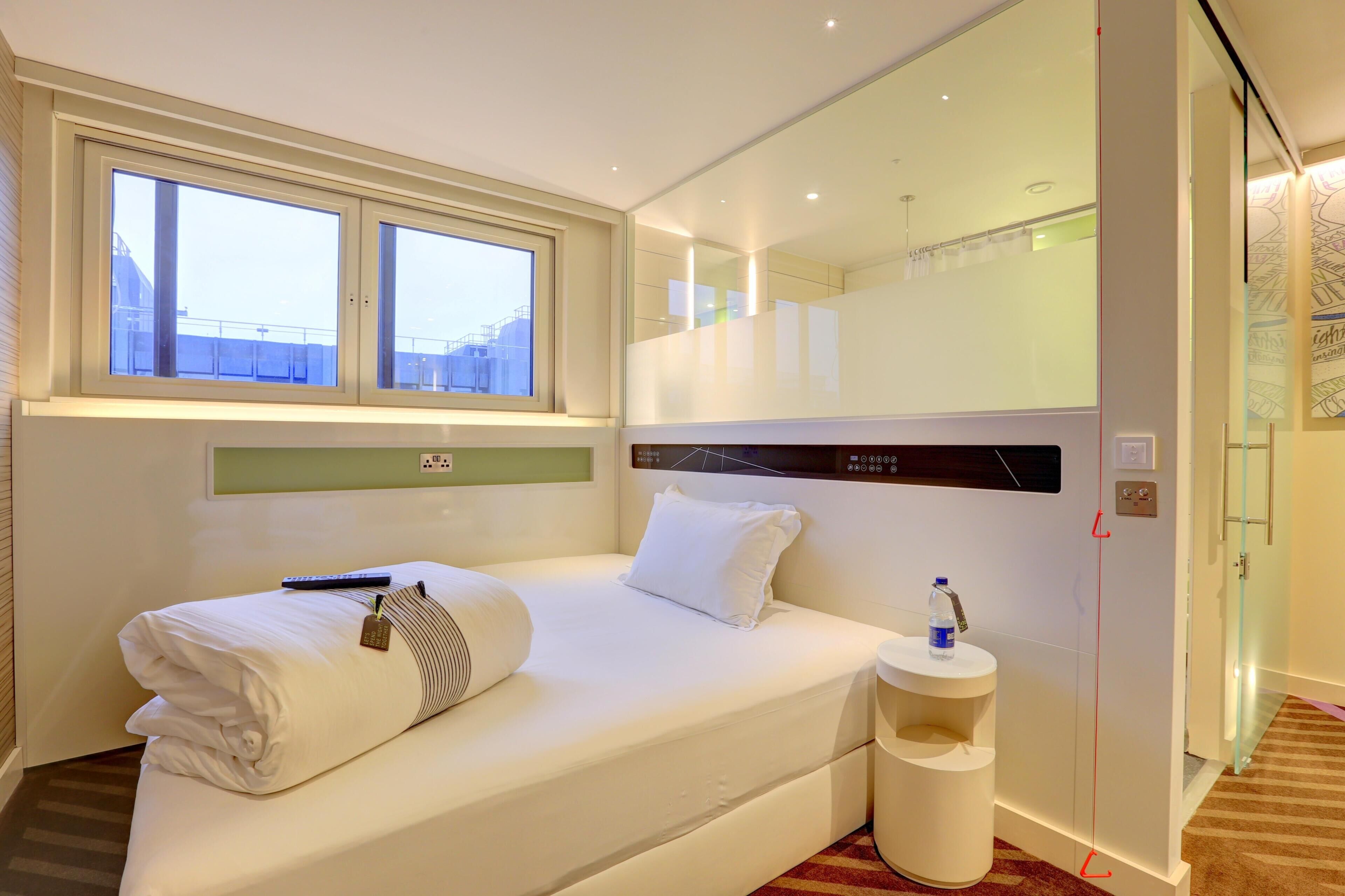 Chambre Standard double, douche accessible en fauteuil roulant | Literie fournie