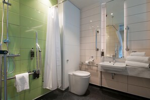 Standard Double Room, Roll-in Shower | Bathroom