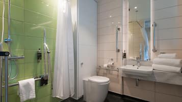 Standard Double Room, Roll-in Shower | Bathroom