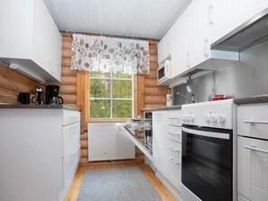 KĂŒhlschrank, Mikrowelle, GeschirrspĂŒler, Kochgeschirr/Geschirr/Besteck