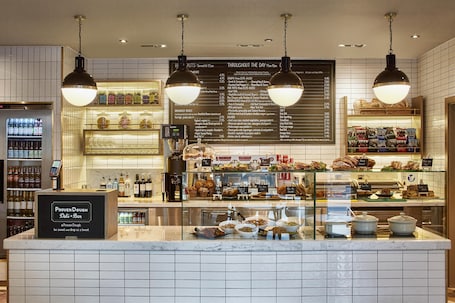 Restaurant. Hub By Premier Inn London Tower Bridge