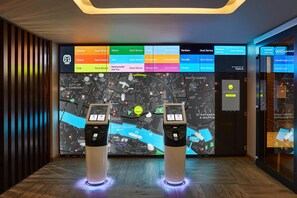 Reception - Hub By Premier Inn London Tower Bridge (London)