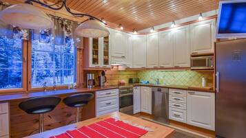 Geladeira, micro-ondas, lava-louças