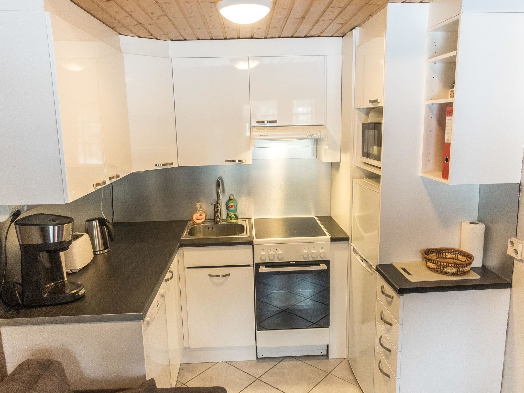 Fridge, microwave, dishwasher, cookware/dishes/utensils