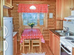 Jääkaappi, mikroaaltouuni, astianpesukone