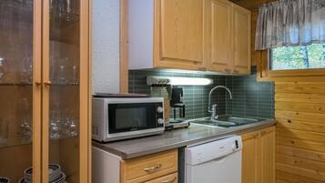 Geladeira, micro-ondas, lava-louças