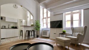 Studio (174) | Living area - Standard Apartment by Hi5 - Rákóczi út 23 (Budapest)