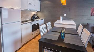 Geladeira, micro-ondas, lava-louças