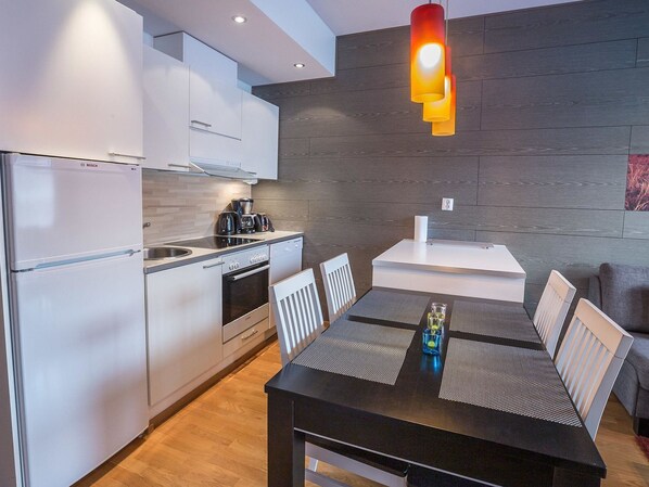 Geladeira, micro-ondas, lava-louças