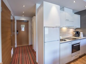 Geladeira, micro-ondas, lava-louças