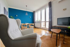 Appartement, 1 chambre, terrasse, vue sur la ville | Aire de séjour