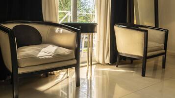 Hypo-allergenic bedding, pillow-top beds, in-room safe