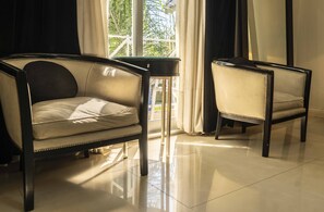 Deluxe Quadruple Room | Hypo-allergenic bedding, pillowtop beds, in-room safe - Posada Suiza by Prima Collection (San Miguel del Monte)