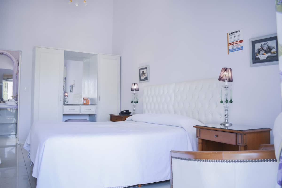 1 habitación, ropa de cama hipoalergénica y colchones con pillow-top