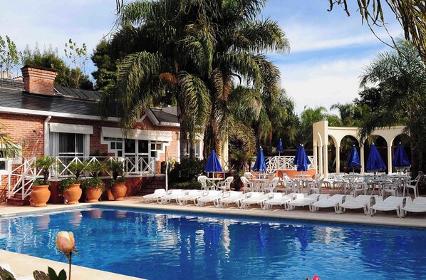 2 piscinas al aire libre