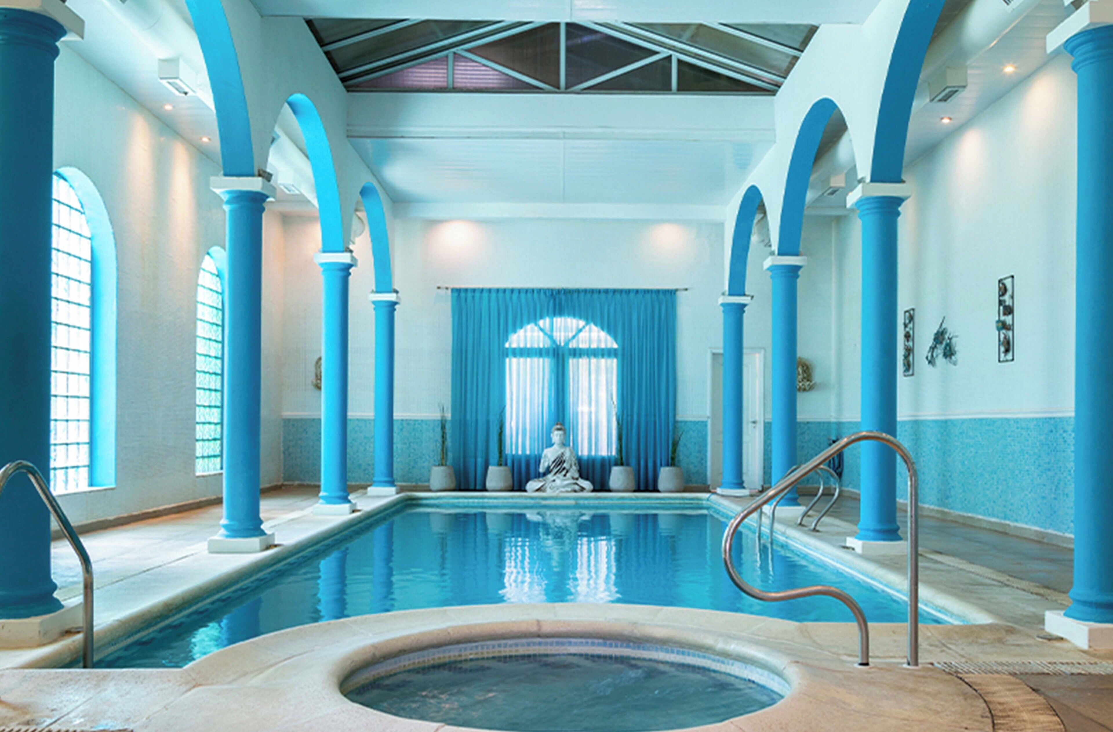 2 piscines extérieures