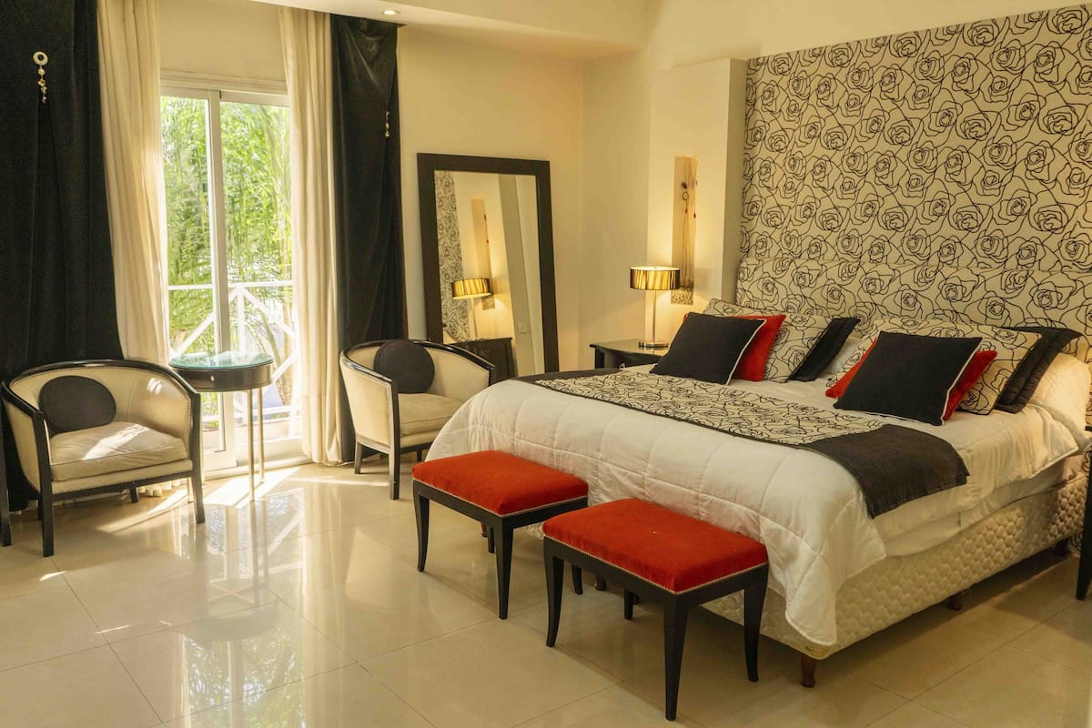 1 habitación, ropa de cama hipoalergénica y colchones con pillow-top