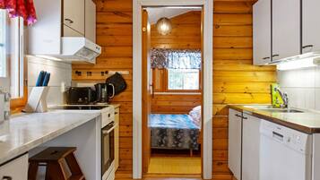 Fridge, microwave, dishwasher, cookware/dishes/utensils