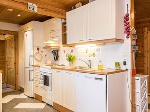 Réfrigérateur, four à micro-ondes, lave-vaisselle