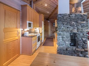 Fridge, microwave, dishwasher, cookware/dishes/utensils