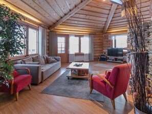 TV, fireplace, DVD player