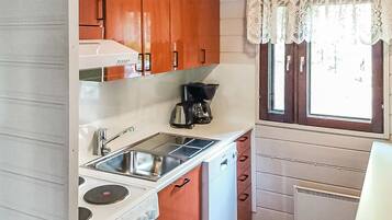 Fridge, microwave, dishwasher, cookware/dishes/utensils