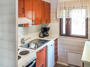 Frigorifero, microonde, lavastoviglie, pentole/stoviglie/utensili