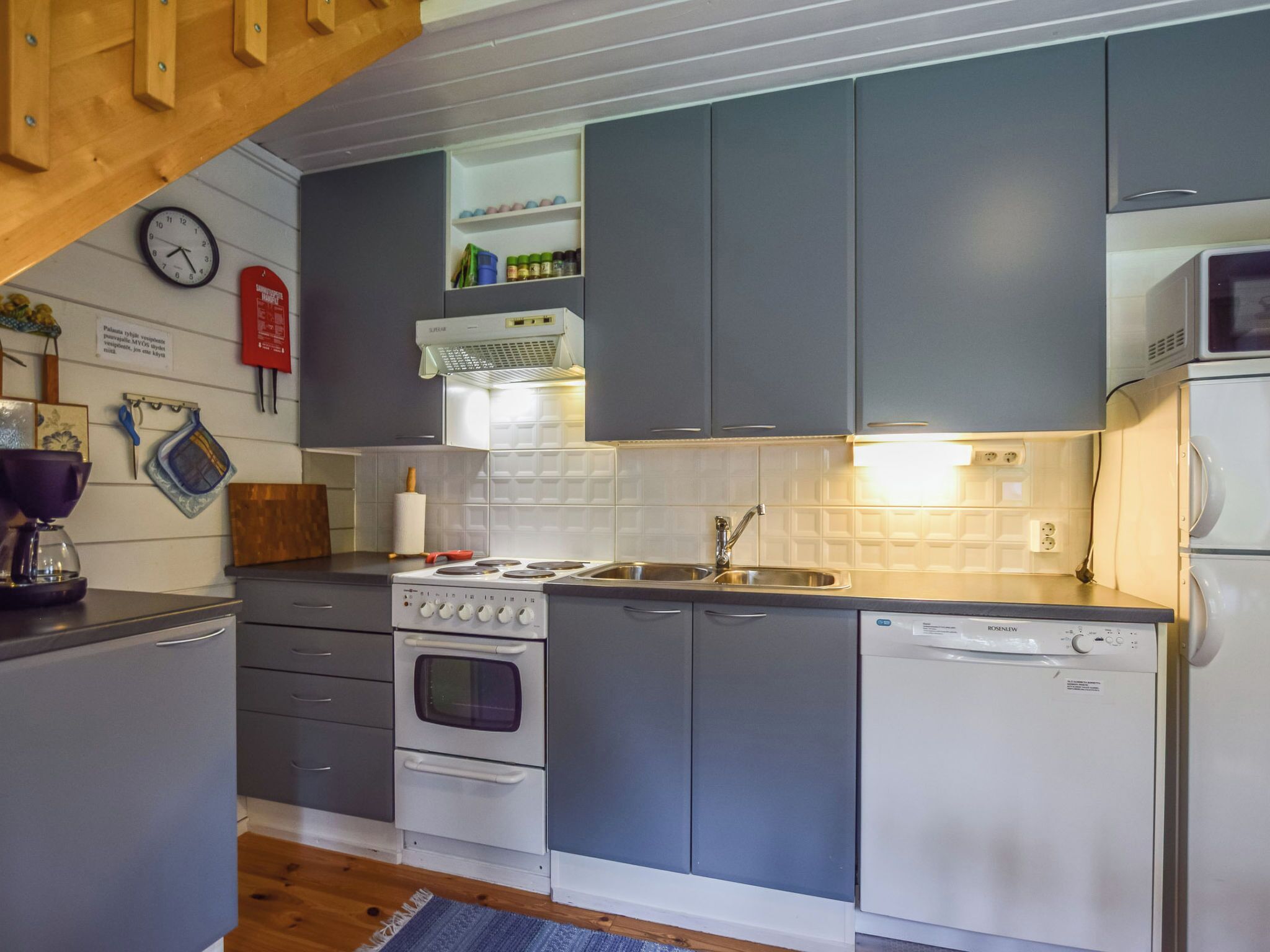 Réfrigérateur, micro-ondes, lave-vaisselle