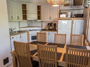 Fridge, microwave, dishwasher, cookware/dishes/utensils