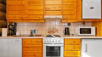 Fridge, microwave, dishwasher, cookware/dishes/utensils