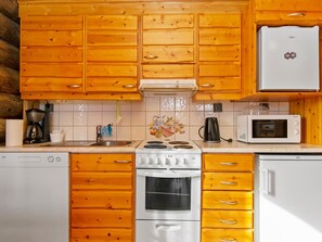 Fridge, microwave, dishwasher, cookware/dishes/utensils