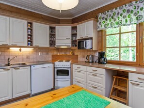 Fridge, microwave, dishwasher, cookware/dishes/utensils