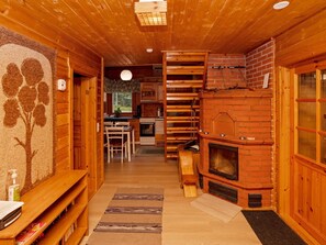 المنشأة من الداخل