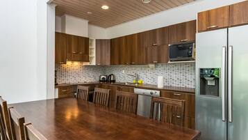 Jääkaappi, mikroaaltouuni, astianpesukone