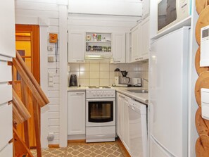 Fridge, microwave, dishwasher, cookware/dishes/utensils