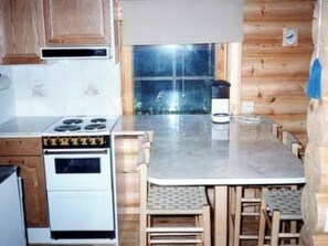 Fridge, microwave, dishwasher, cookware/dishes/utensils