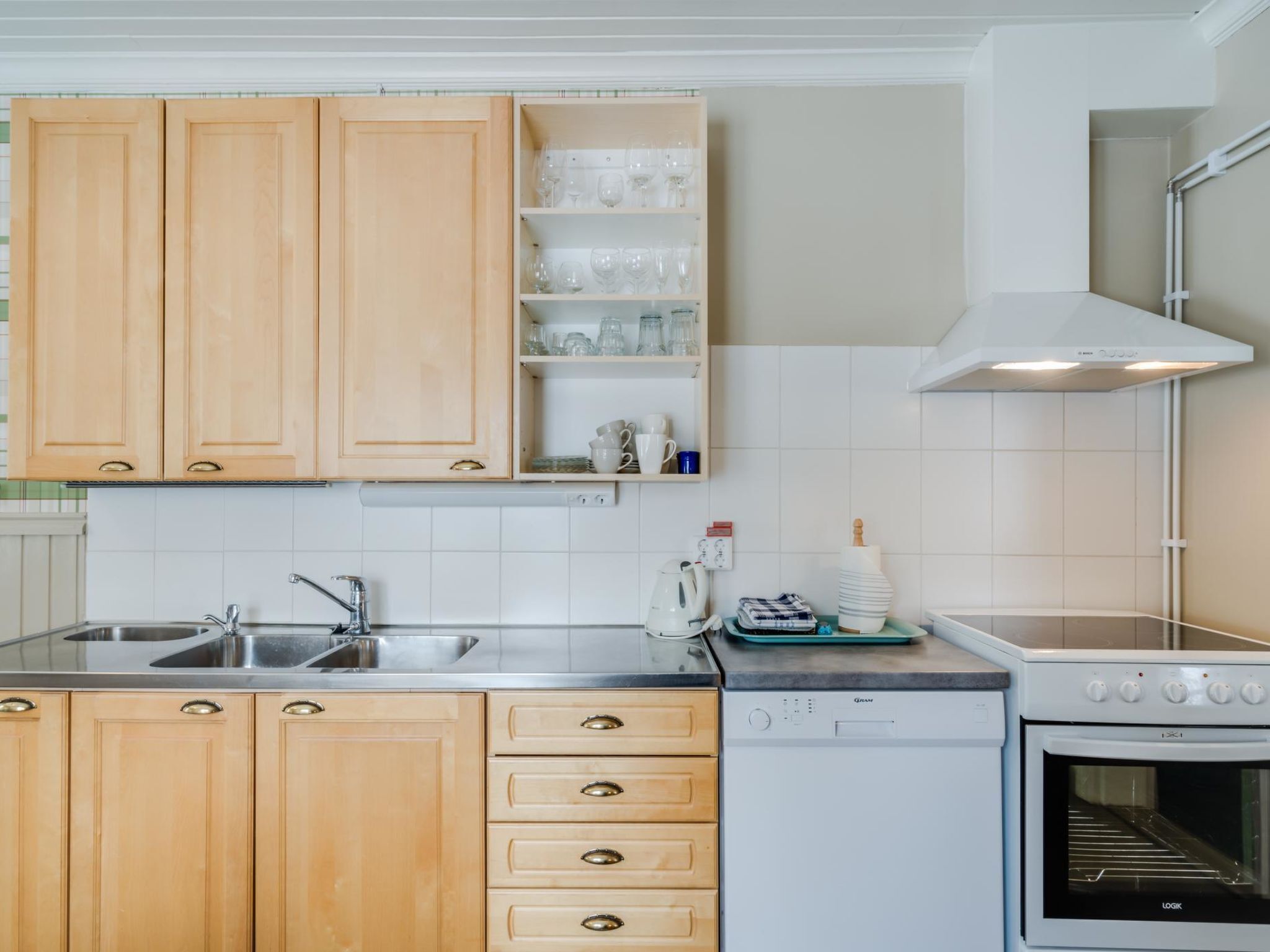 Réfrigérateur, micro-ondes, lave-vaisselle