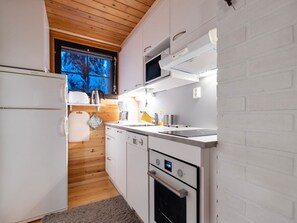 Refrigerador, microondas, lavavajillas, silla alta para bebés