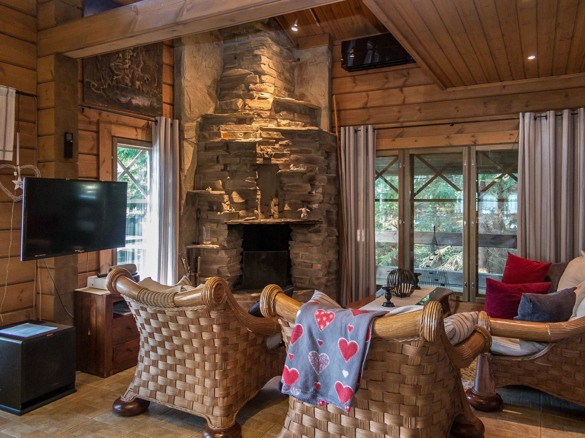 Una televisión, un reproductor de DVD