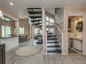 المنشأة من الداخل