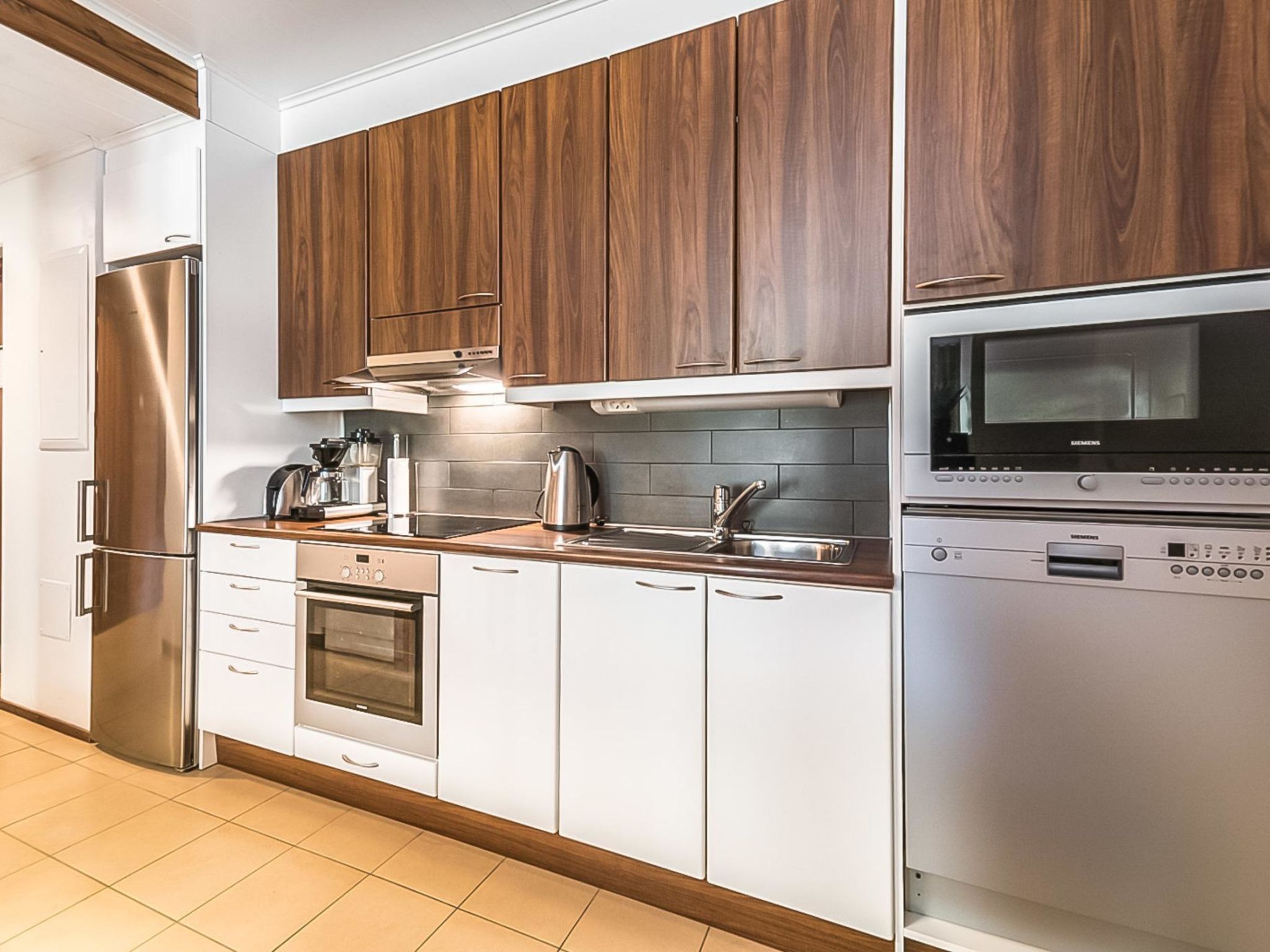 Fridge, microwave, dishwasher, cookware/dishes/utensils