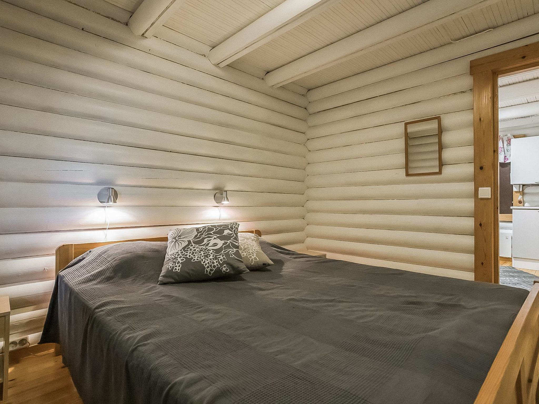 2 bedrooms, iron/ironing board