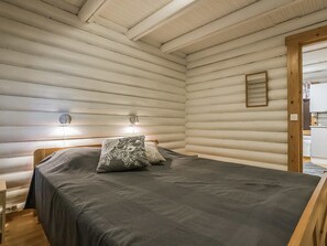 2 bedrooms, iron/ironing board